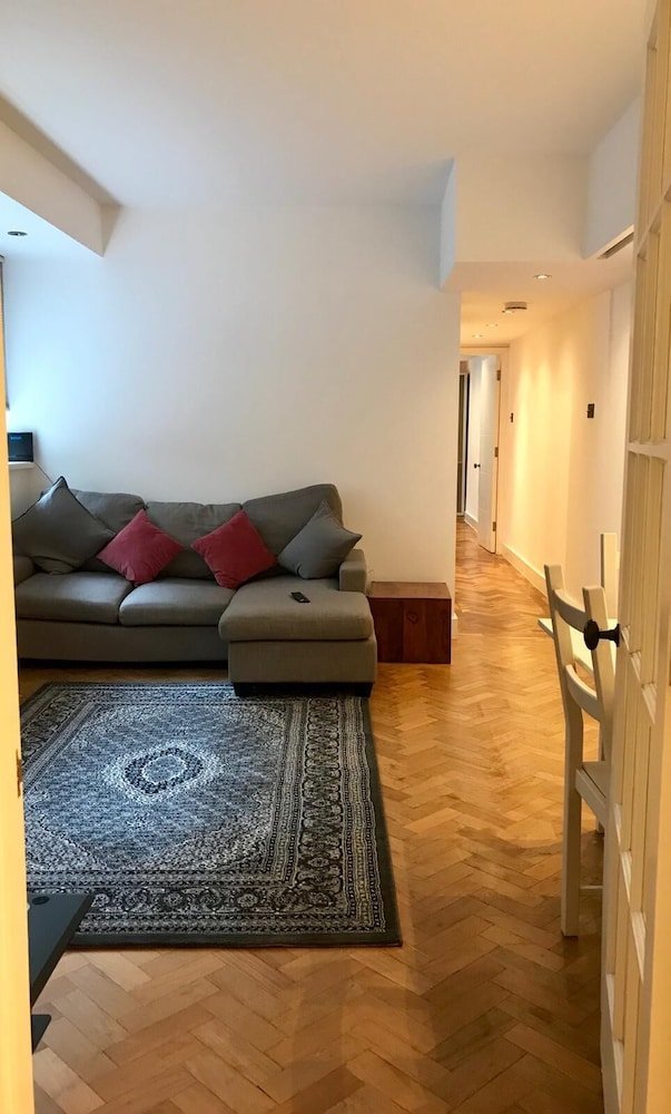 Clarendon Place Apartment - Tap to explore photos
