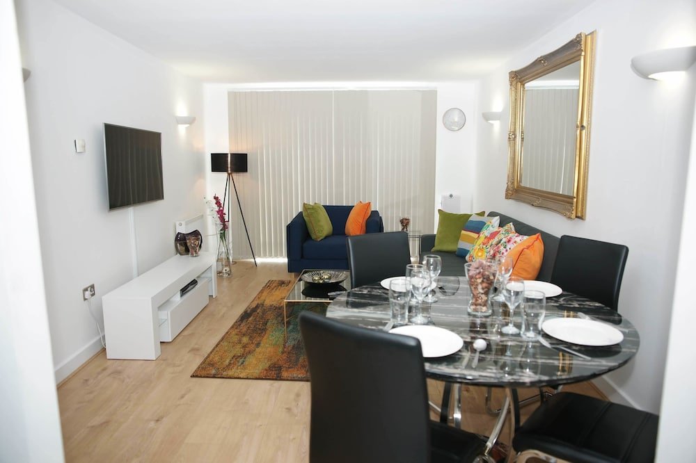 Riverside 2 Bed Apartment - Tap to explore photos