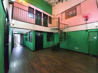 Travel Hub Guesthouse - Tap to explore photos