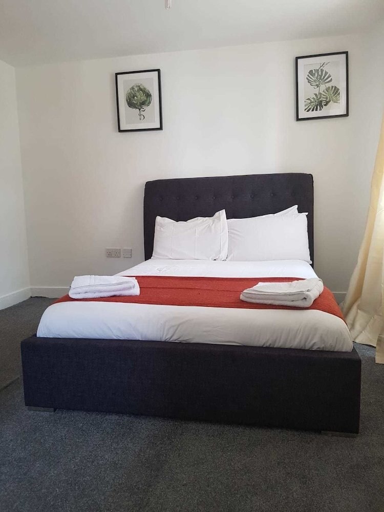 Superior 2 bedroom Apartments - Tap to explore photos
