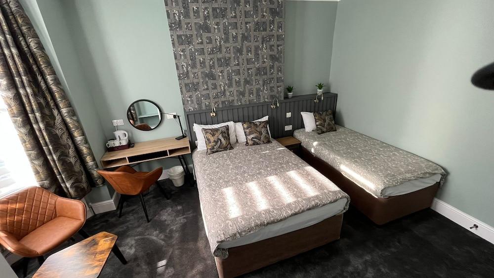 Charlotte Guest House Room Type - Triple Room, Ensuite (Double and Single Beds)