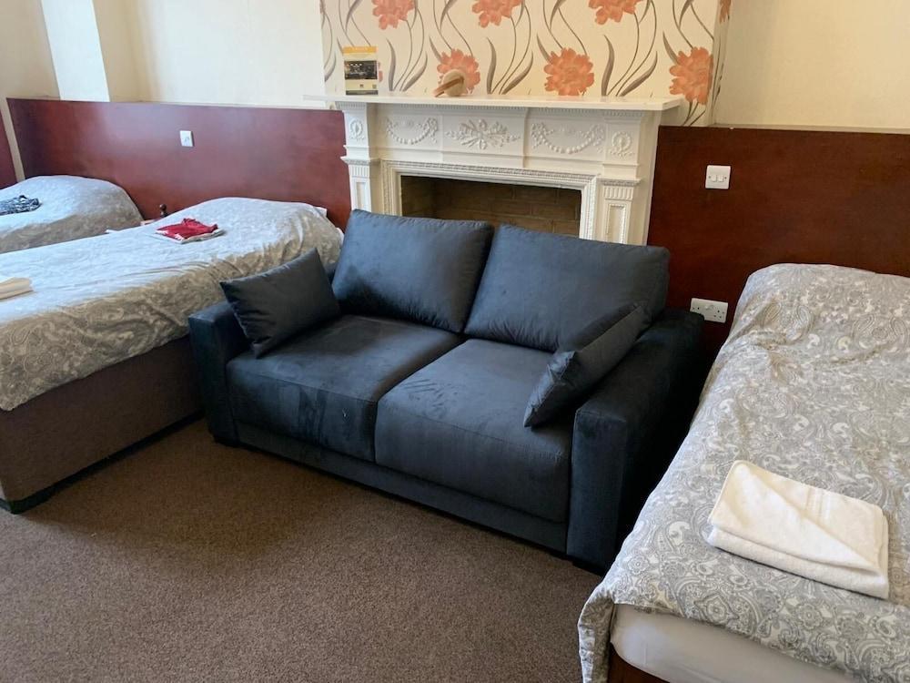 Charlotte Guest House Room Type - Suite, Shared Bathroom (with sofa bed)