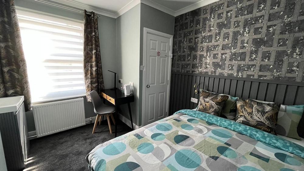 Charlotte Guest House Room Type - Double Room, Shared Bathroom