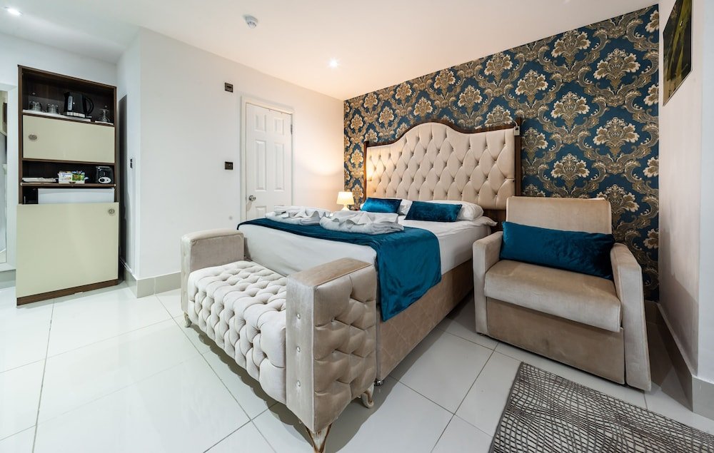 Vilenza Hotel Room Type - Comfort Triple Room, Private Bathroom Vilenza Hotel Room Type - Comfort Triple Room, Private Bathroom