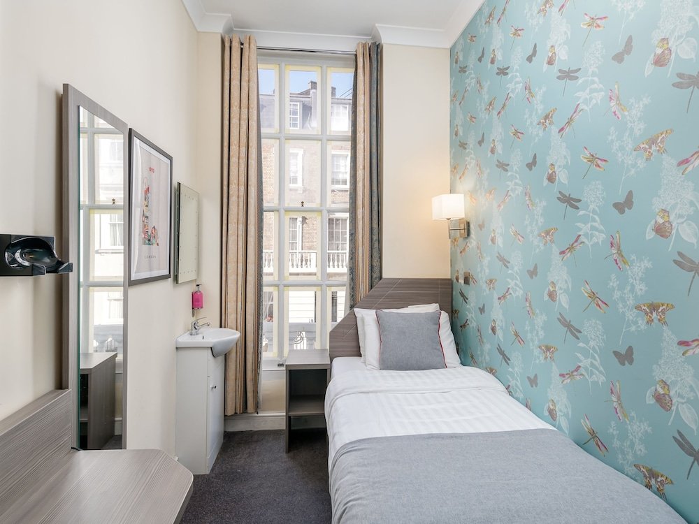 OYO Bakers Hotel London Victoria - Tap to explore photos