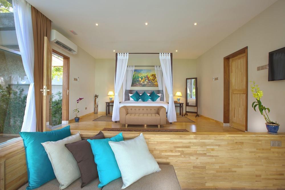 Ambong Pool Villas Room Type - Villa Kemoja