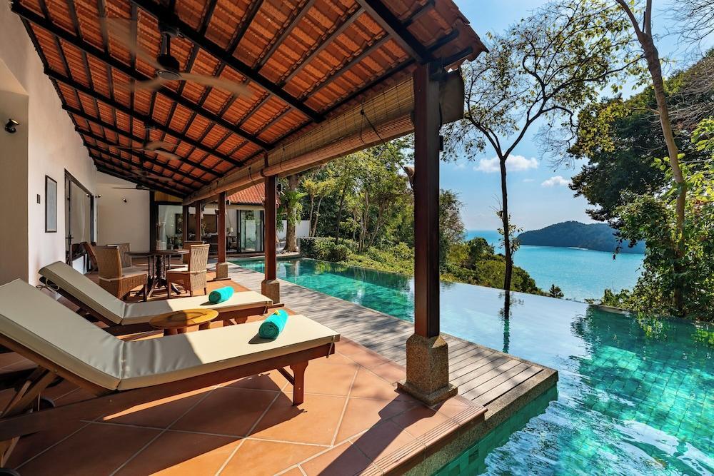 Ambong Pool Villas