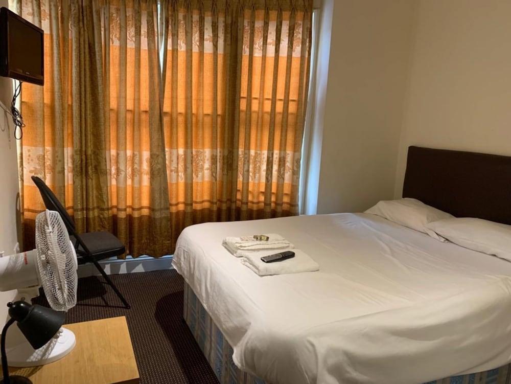 CityLodge London Room Type - Standard Double Room, 1 Double Bed, Non Smoking, Ensuite