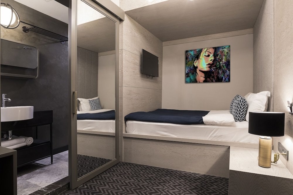 Nabu Hotel Room Type - Economy Double Room, 1 Queen Bed, Non Smoking