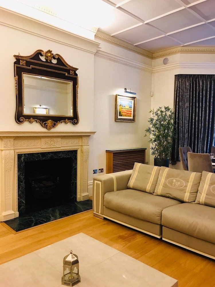 Yeoman's Row Townhouse