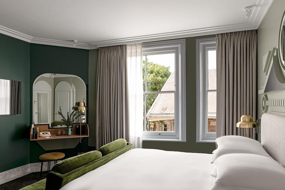Henrietta Experimental Room Type - Deluxe Room (Grand Covent Garden)