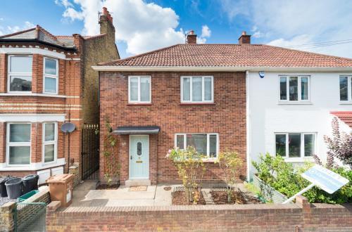 TDM Bachelot Lettings Ltd - Tap to explore photos