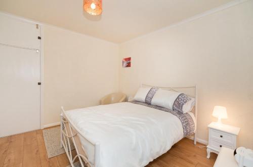 TDM Bachelot Lettings Ltd - Tap to explore photos