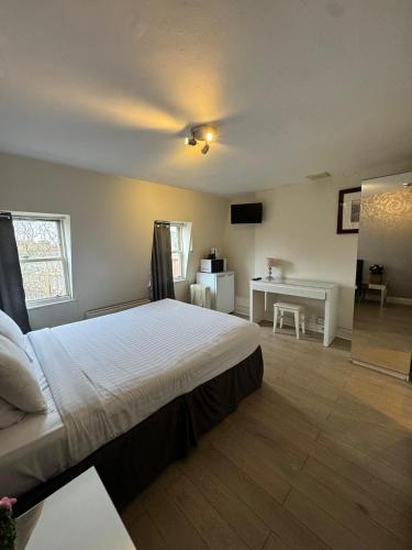 The Paramount Hotel Room Type - Deluxe Double Room