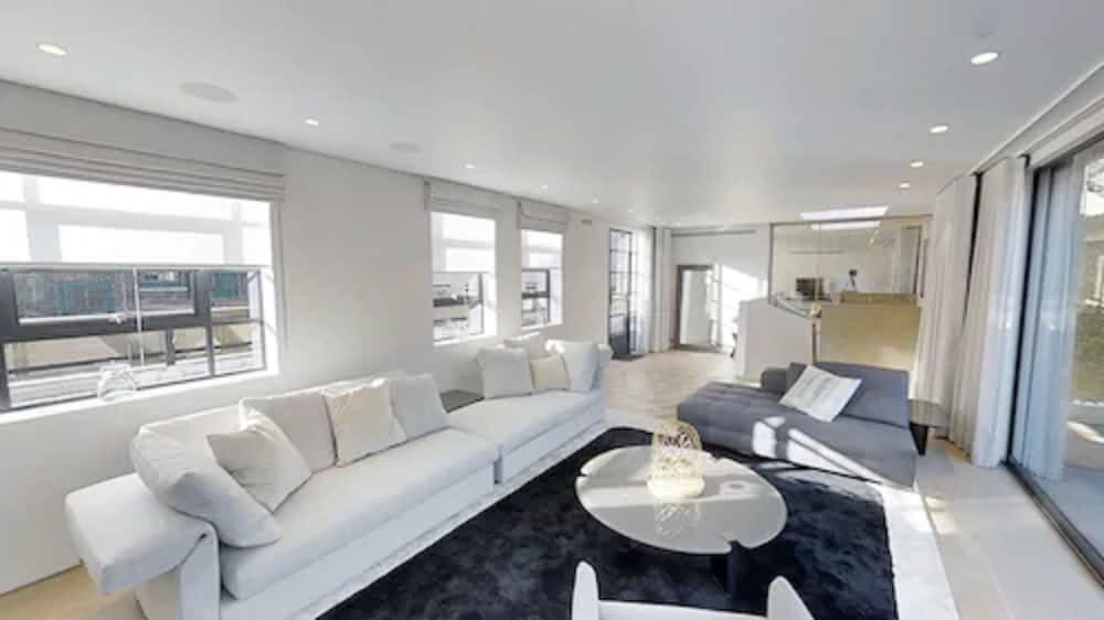 Luxury Royalty Mews - Tap to explore photos