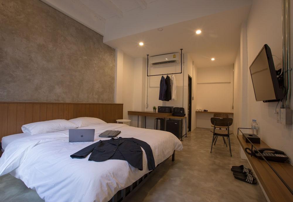 Lost Inn BKK Room Type - Deluxe Room