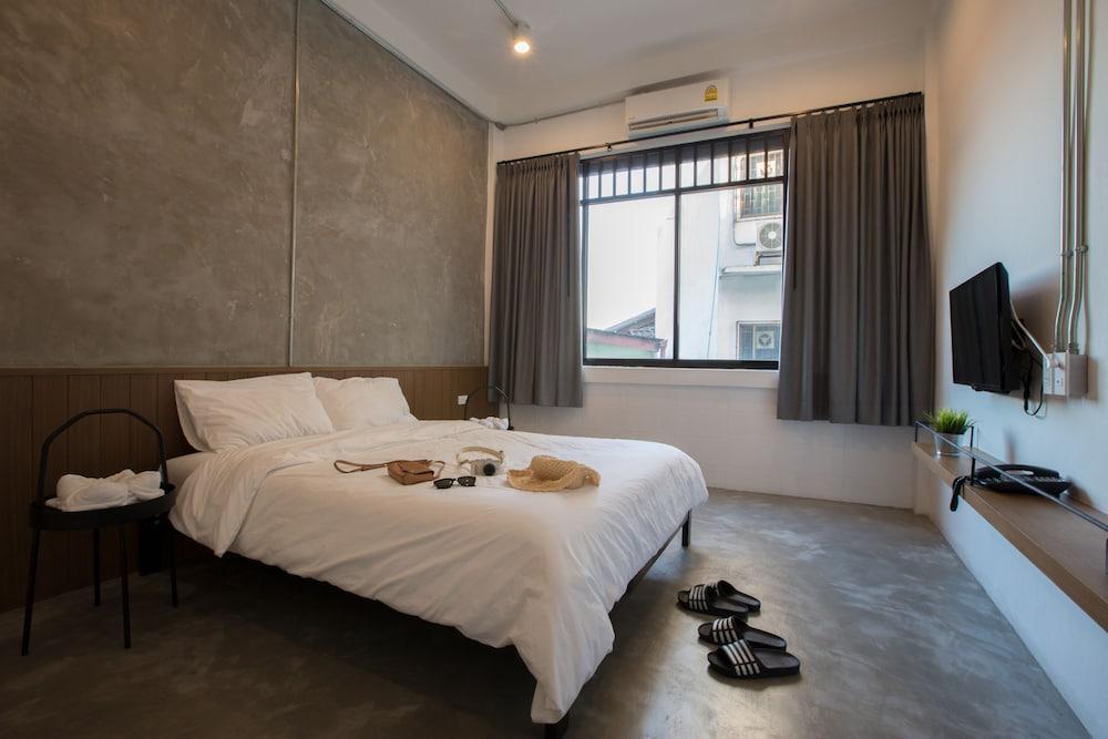 Lost Inn BKK Room Type - Standard Room