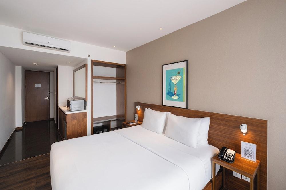 Veranda Serviced Residence Puri Room Type - Deluxe Room (King Bed)