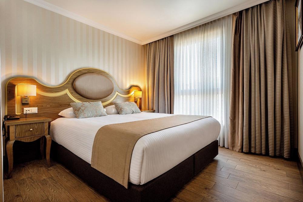 The Central Hotel Room Type - Standard Double Room