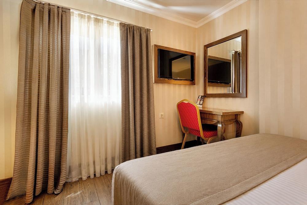 The Central Hotel Room Type - Economy Double Room