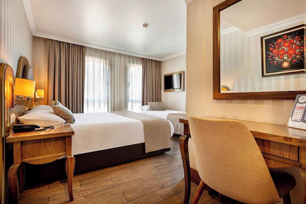 The Central Hotel Room Type - Family Quadruple Room, City View