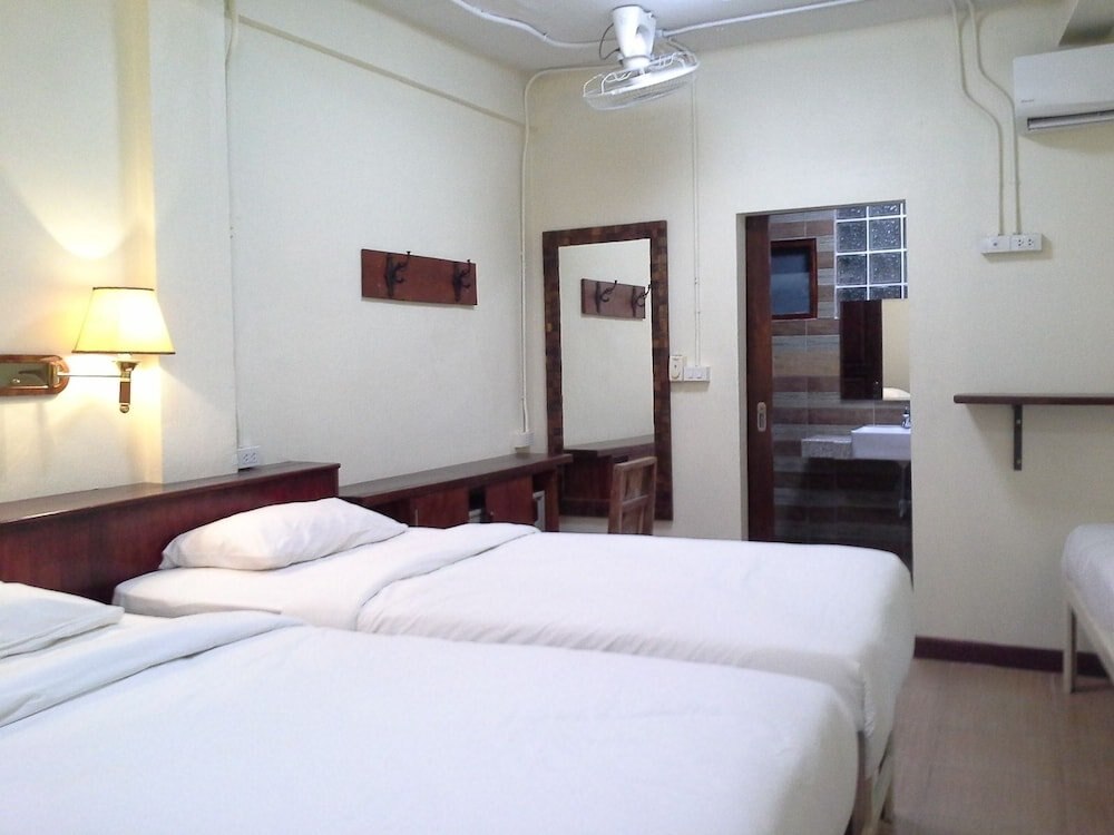 BC guesthouse Banglamphu - Tap to explore photos