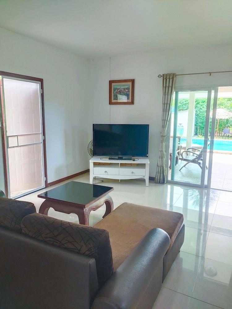 Wirason 2-Bedroom Pool Villa - Tap to explore photos