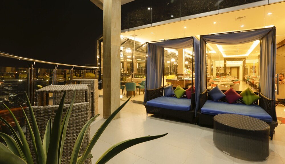 Daily Inn Hotel Jakarta - Tap to explore photos