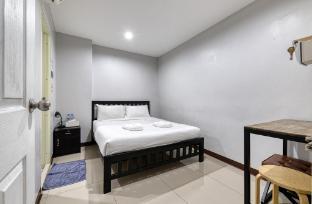 Red Pin Inn Room Type - Top Floor Double Room - Non-Smoking Red Pin Inn Room Type - Top Floor Double Room - Non-Smoking