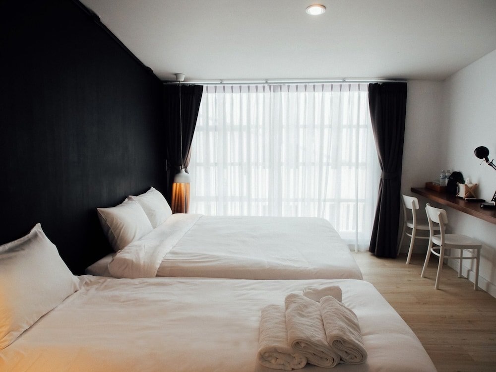 Varmtel Room Type - Deluxe Triple Room, 2 Bedrooms, City View
