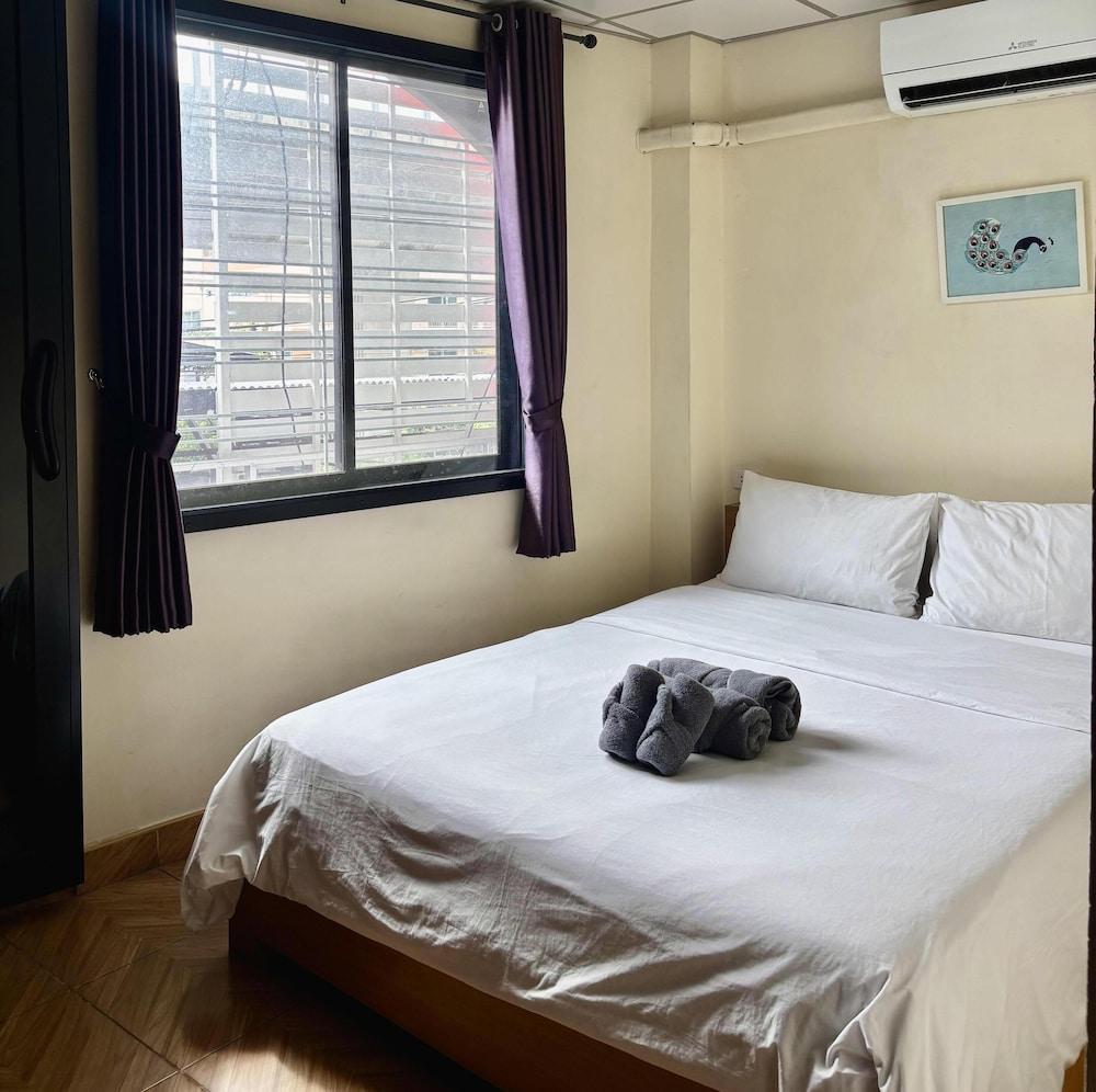Double D Rooms & Cafe Room Type - Deluxe Double Room, 1 Queen Bed, Non Smoking, Balcony