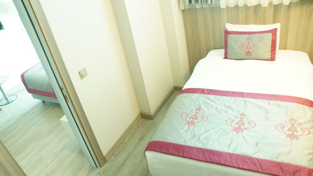 Dab Hotel - Tap to explore photos