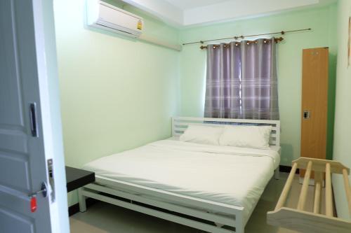 Mahannop Hostel Room Type - Queen Room with Shared Bathroom