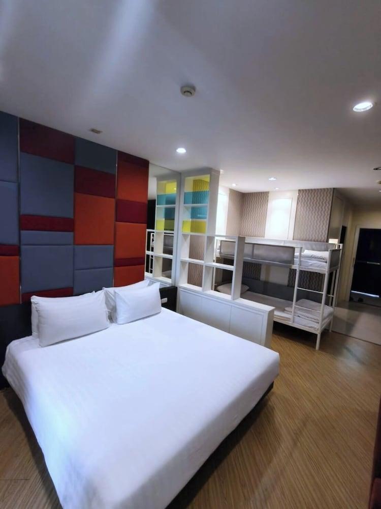 The Sunreno Hotel Bangkok - Tap to explore photos