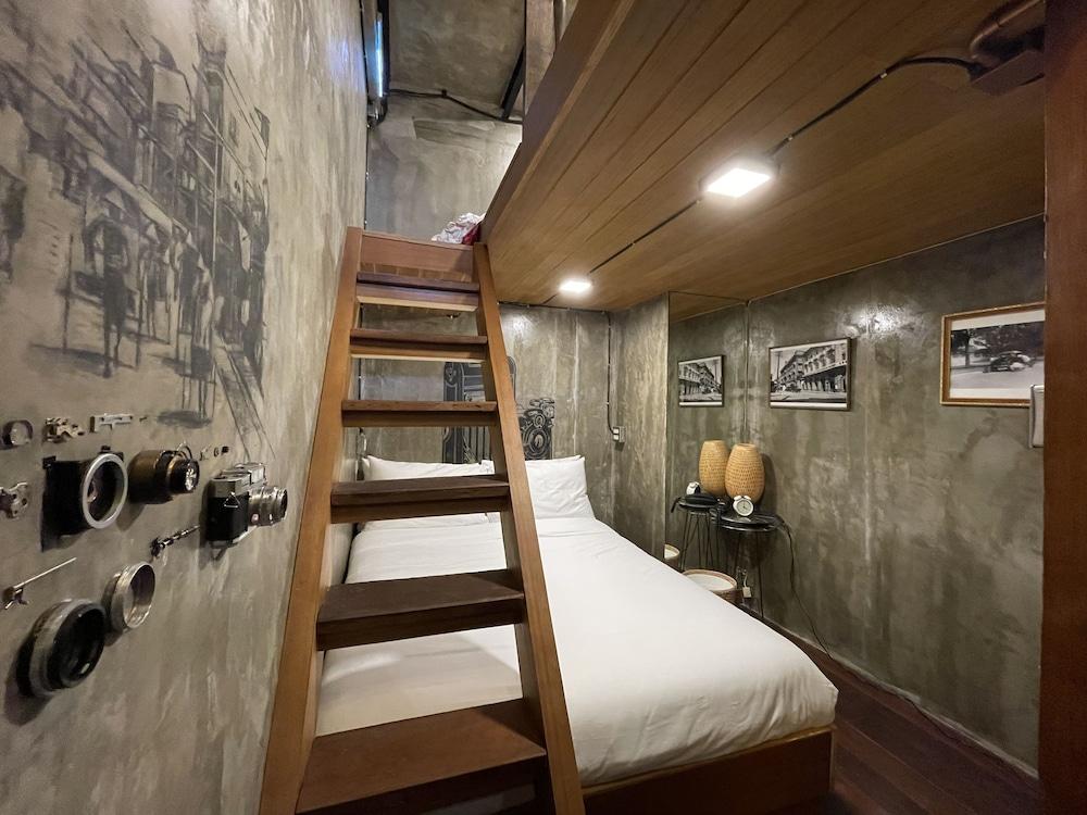 Central Old Town Cottage Room Type - Loft Theatre Triple Room