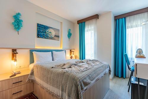 Stanpoli Hostel Room Type - Deluxe Double Room with French Balcony Stanpoli Hostel Room Type - Deluxe Double Room with French Balcony