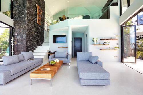 Villa Moonshadow - Tap to explore photos