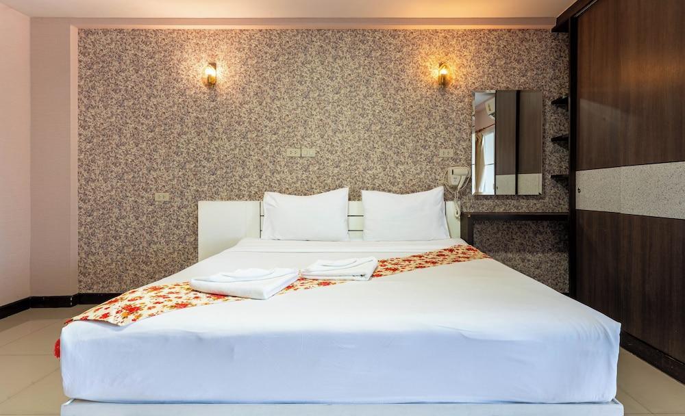 Gold Airport Suites Room Type - Standard Double Room
