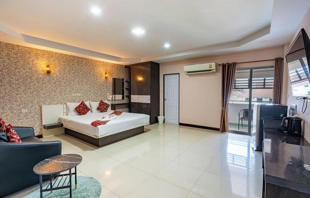 Gold Airport Suites Room Type - Grand Deluxe Double Room