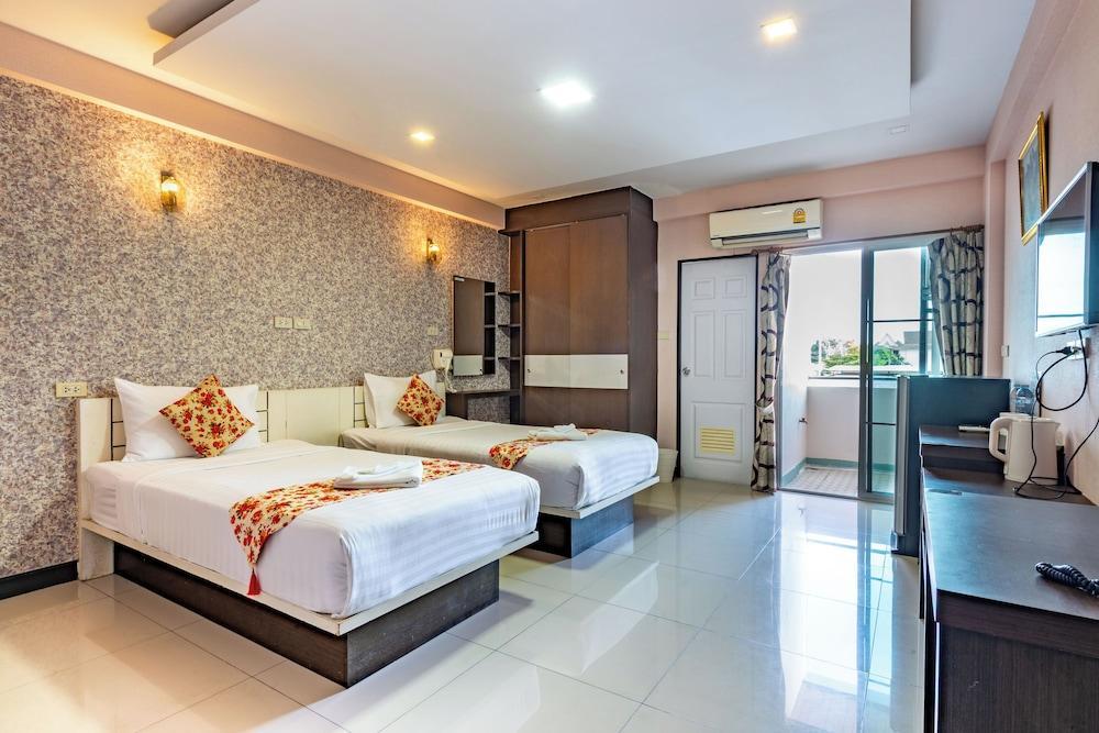 Gold Airport Suites Room Type - Standard Twin Room
