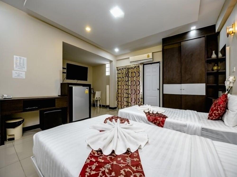 Gold Airport Suites Room Type - Deluxe Twin Room