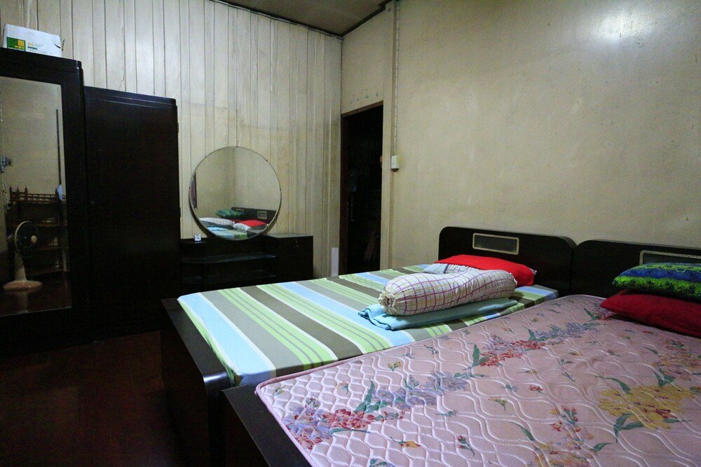Anurak Guesthouse Room Type - Standard Double Room with Fan