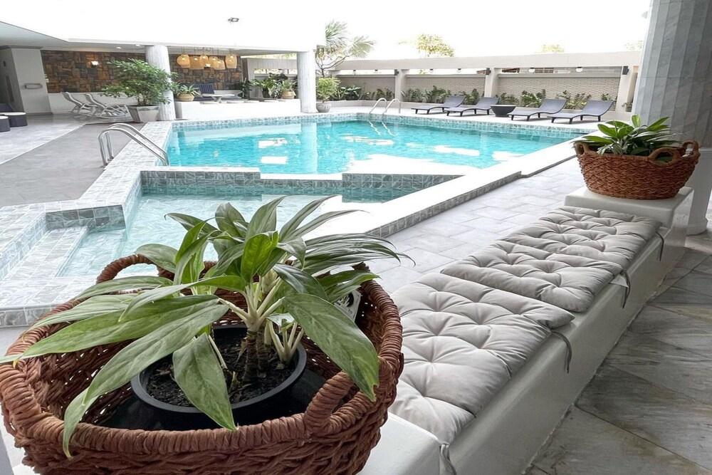 Garden Paradise Hotel & Serviced Apartment - Tap to explore photos