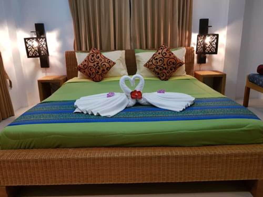 Rockwell Boutique Suites - Tap to explore photos
