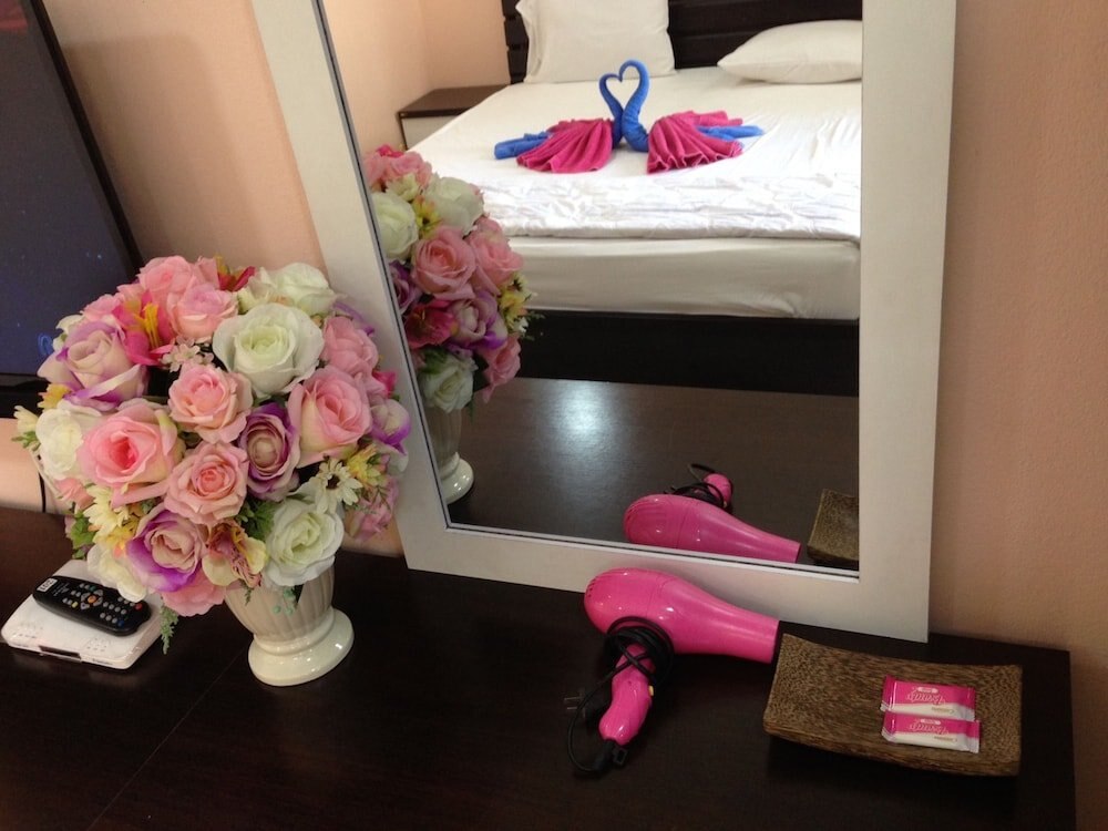 Soi44 Rama2 Room for Rent - Tap to explore photos