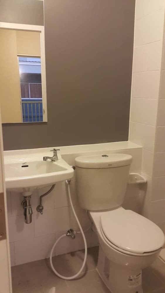 Soi44 Rama2 Room for Rent - Tap to explore photos