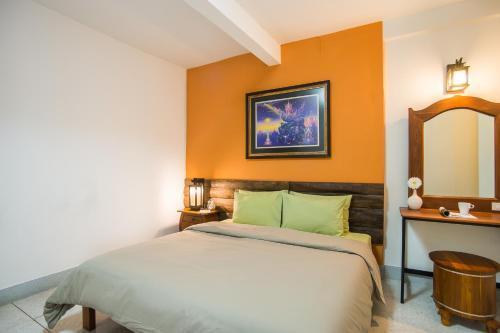 Banthat Thong Hostel Room Type - Double Room with Shared Bathroom - No Window Banthat Thong Hostel Room Type - Double Room with Shared Bathroom - No Window