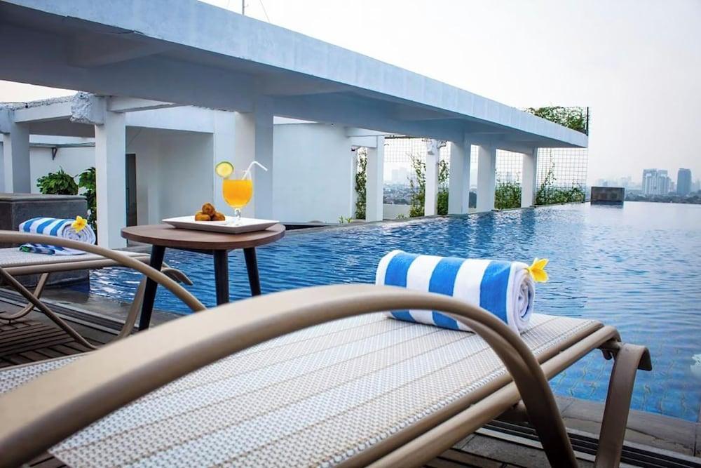Azana Suite Hotel Antasari - Tap to explore photos