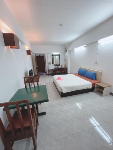 Win Bangna Hotel - Tap to explore photos