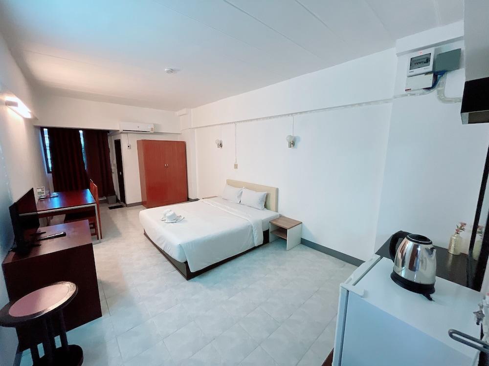 Win Bangna Hotel - Tap to explore photos
